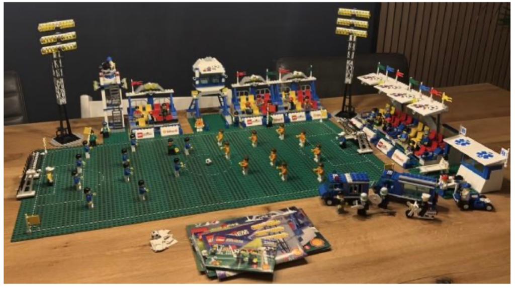 Compleet Lego voetbal stadion, WK Shell promo 1998, Overige thema's, Lego, Ophalen of Verzenden, Complete set