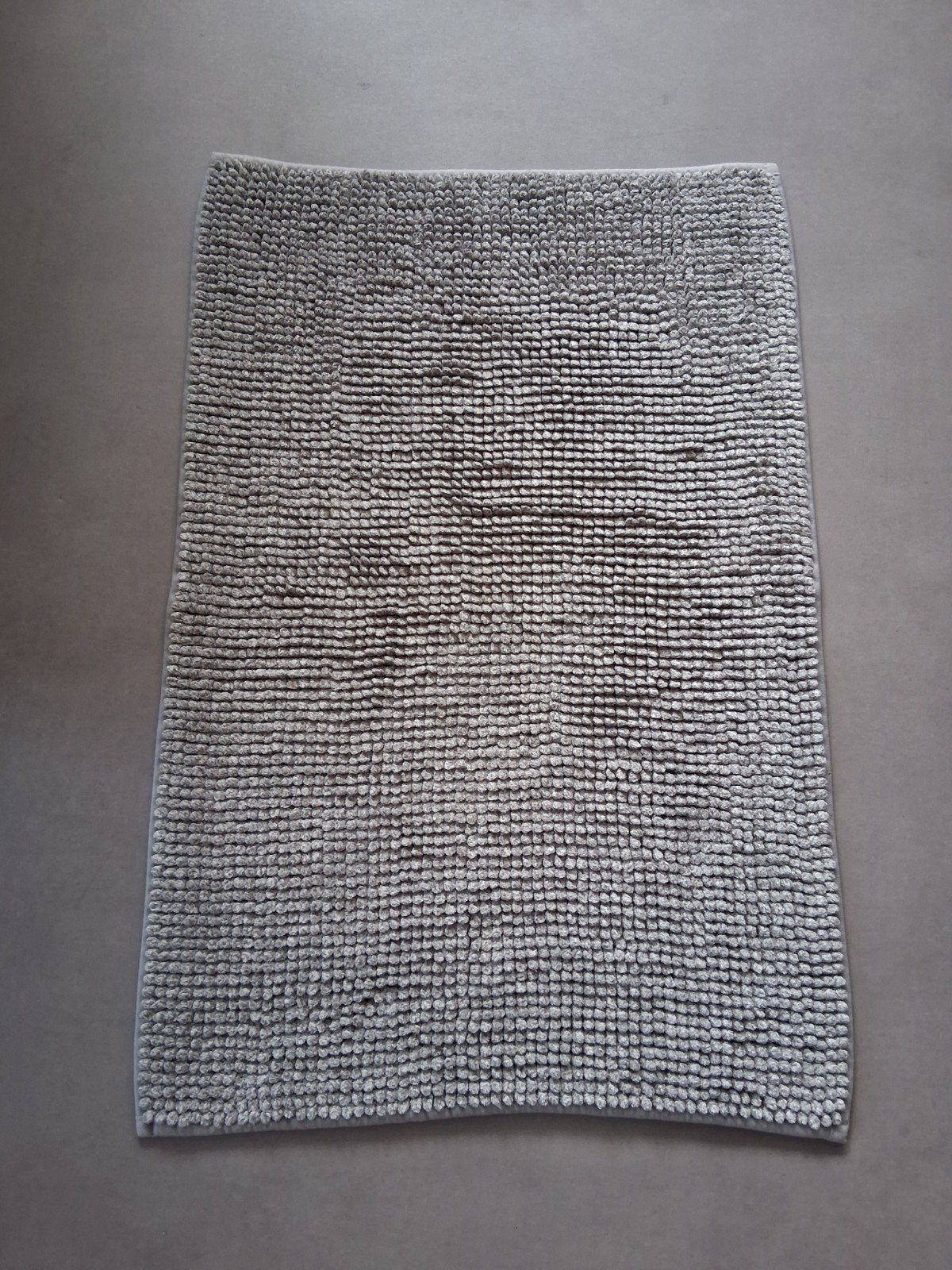 lichtgrijze badmat 50x77 cm, Ophalen of Verzenden, Gebruikt