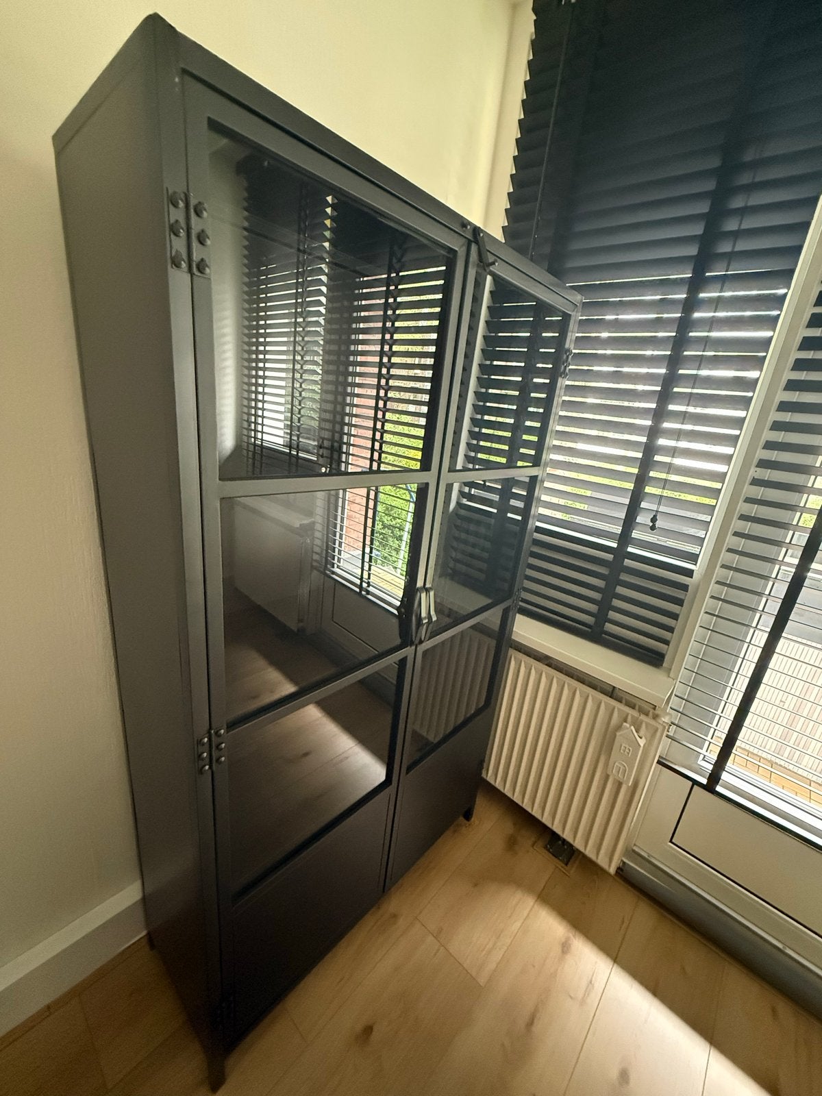 Kwantum Vitrinekast Castello met verlichting, Ophalen, Gebruikt, 50 tot 100 cm, Metaal
