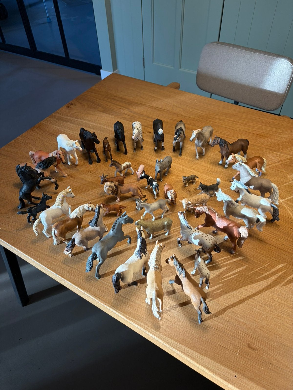 Schleich paarden stal +paarden, Ophalen, Zo goed als nieuw
