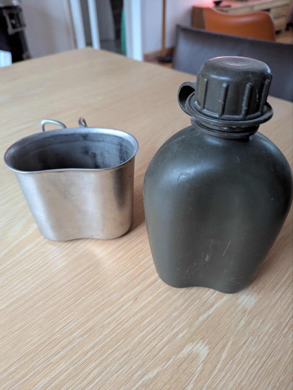 Militaire veldfles met drinkbeker, Ophalen of Verzenden, Landmacht, Nederland, Overige typen