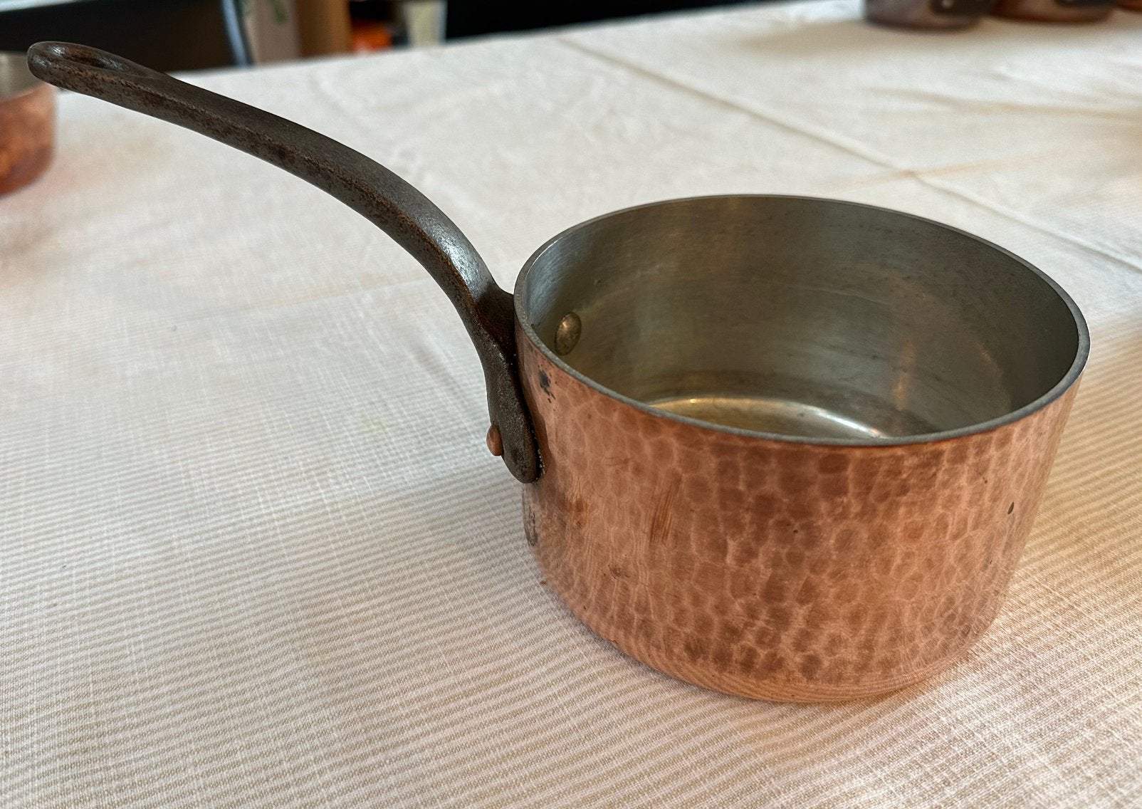 Vintage steelpan van gehamerd koper, Huis en Inrichting, Keuken | Potten en Pannen, Ophalen of Verzenden, Gebruikt, Overige materialen