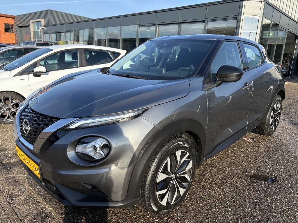 Nissan Juke 1.0 DIG-T N-Design Automaat (bj 2023), Auto's, 12 maanden, Stof, Bedrijf, 3 cilinders