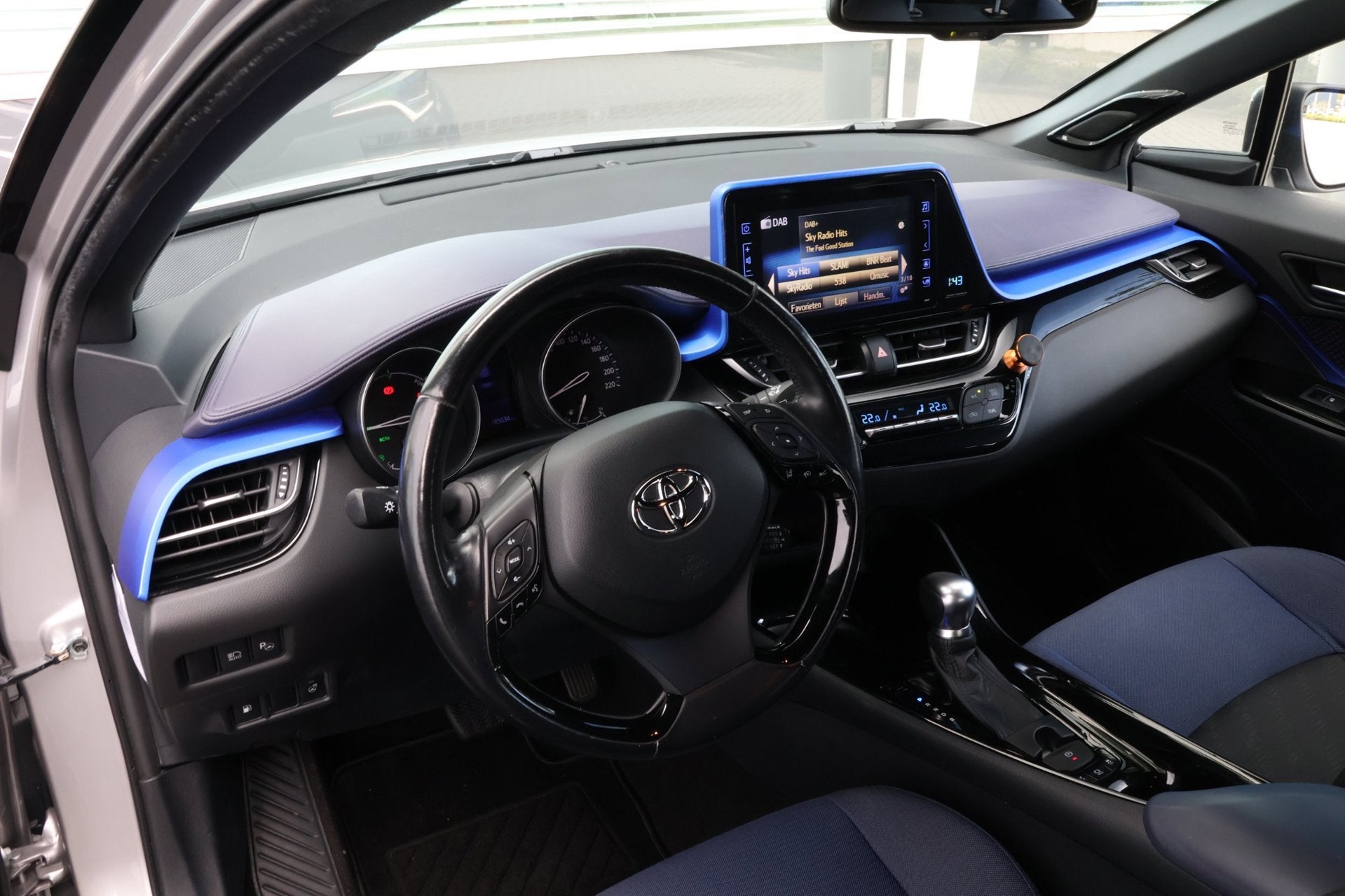 Toyota C-HR 1.8 Hybrid Bi-Tone Plus | UBL | CAMERA | LED, Auto's, Euro 6, 4 cilinders, 26 km/l, Hybride Elektrisch/Benzine