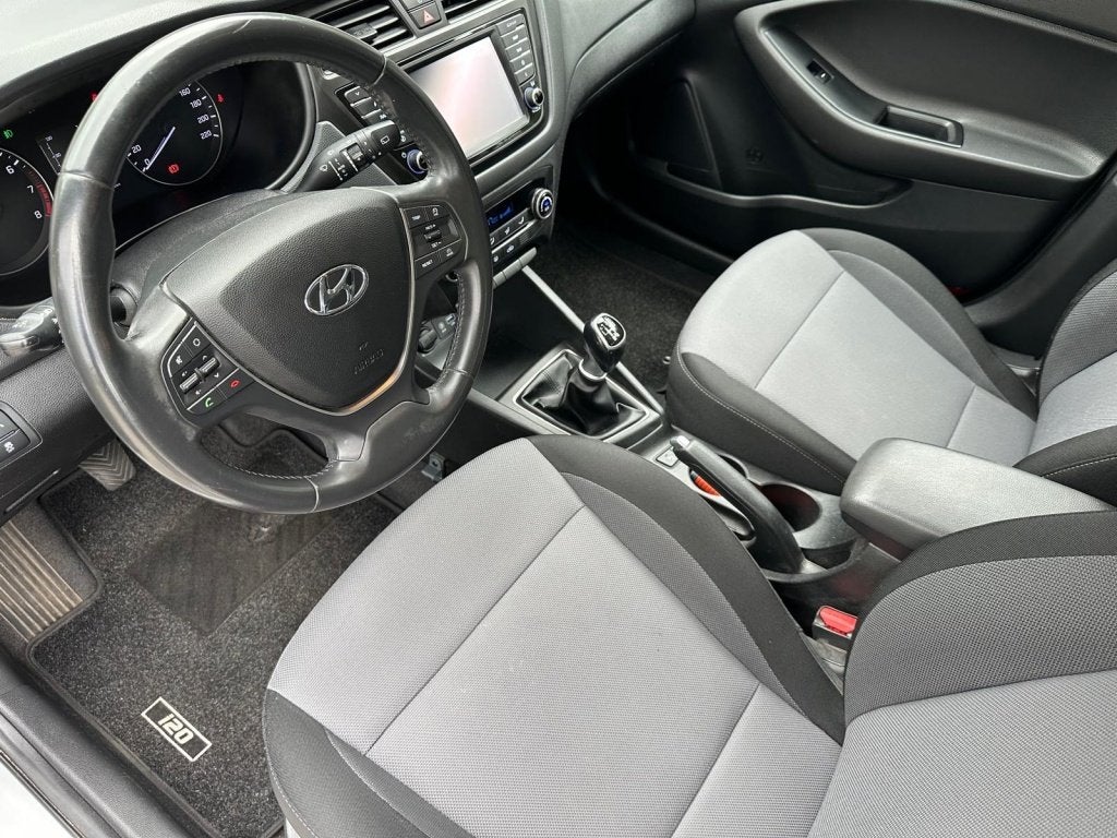 Hyundai i20 1.0 T-GDI Comfort | Navi | Camera | Trekhaak | C, Auto's, Voorwielaandrijving, 23 km/l, Origineel Nederlands, Bedrijf