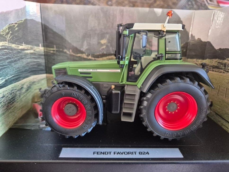 Fendt Favorit 824 Model Tractor. WEISE TOYS, Hobby en Vrije tijd, Ophalen of Verzenden, Nieuw, Overige typen, Overige merken