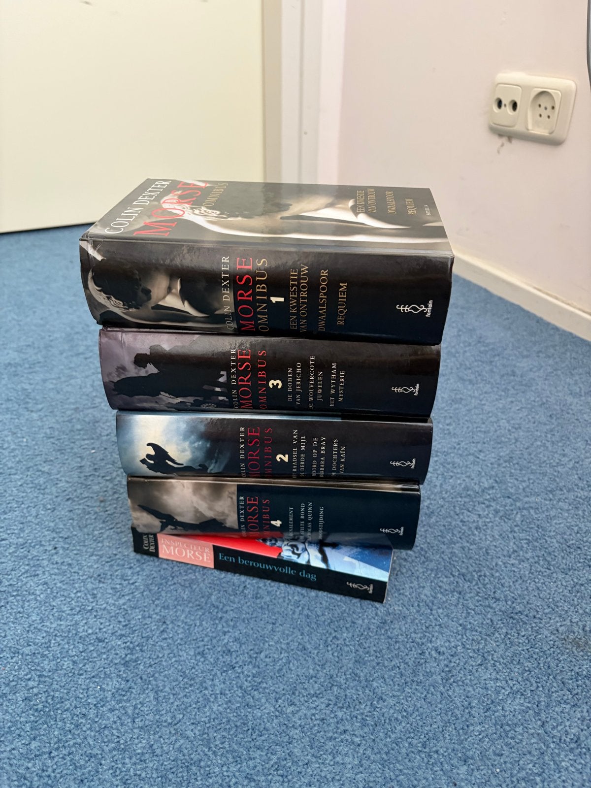 Colin Dexter - Inspector Morse Omnibus en Een Eenvoudige Dag, Ophalen of Verzenden, Gelezen, Tv-bewerking