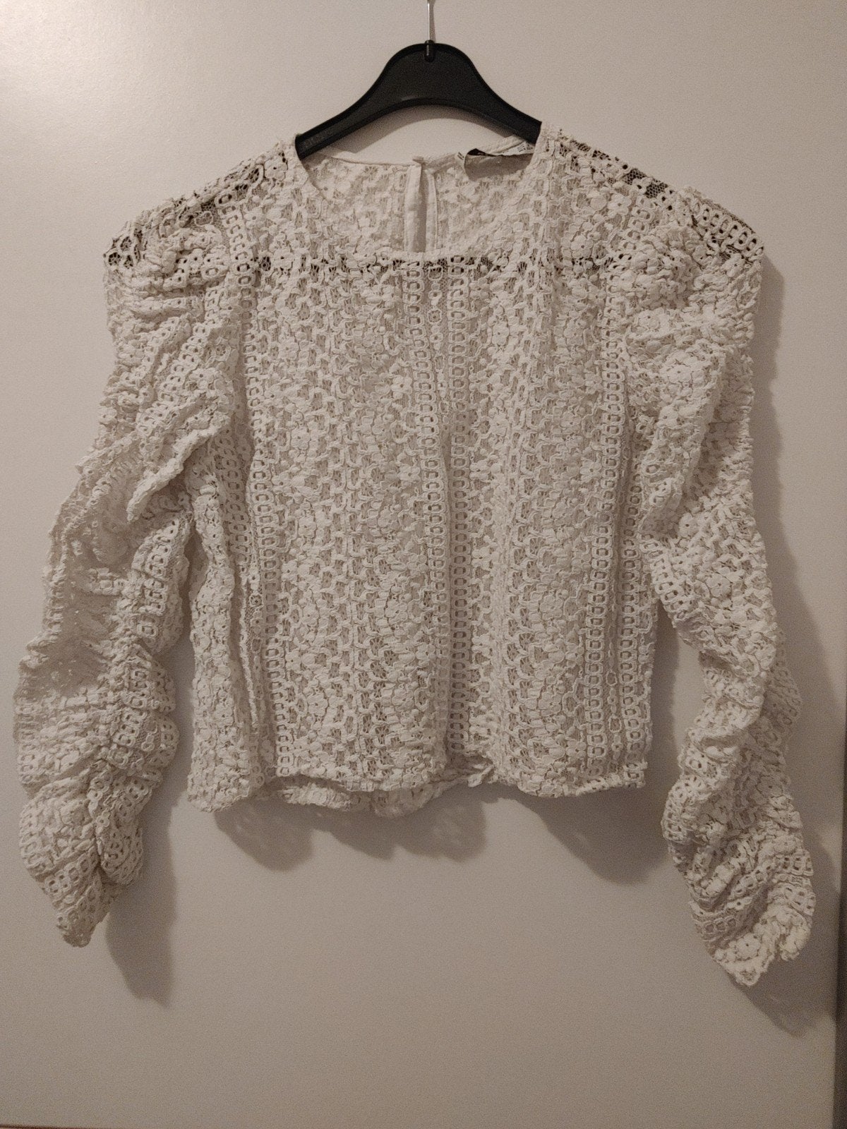 Witte kanten blouse met pofmouwen - Mango, Mango, Wit, Ophalen of Verzenden, Zo goed als nieuw