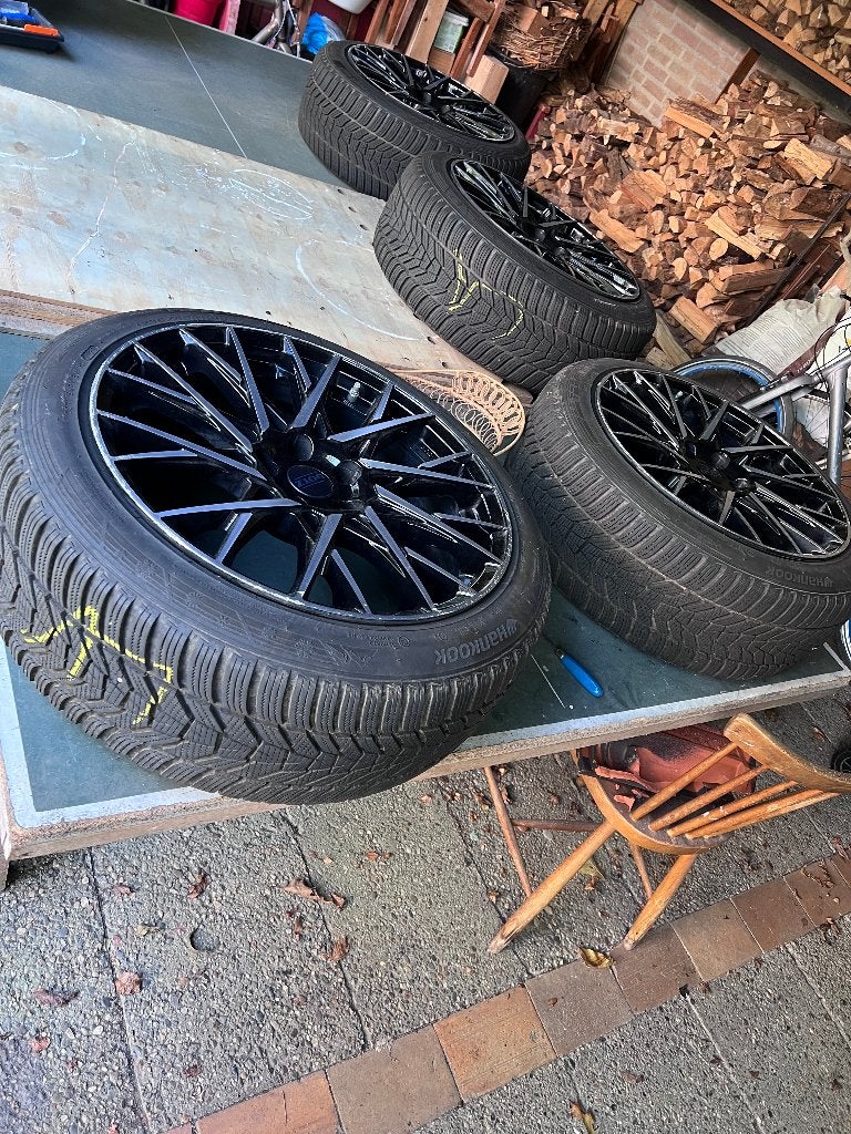 Winterbanden MET velgen, Auto-onderdelen, Gebruikt, Banden en Velgen, Winterbanden, 235 mm