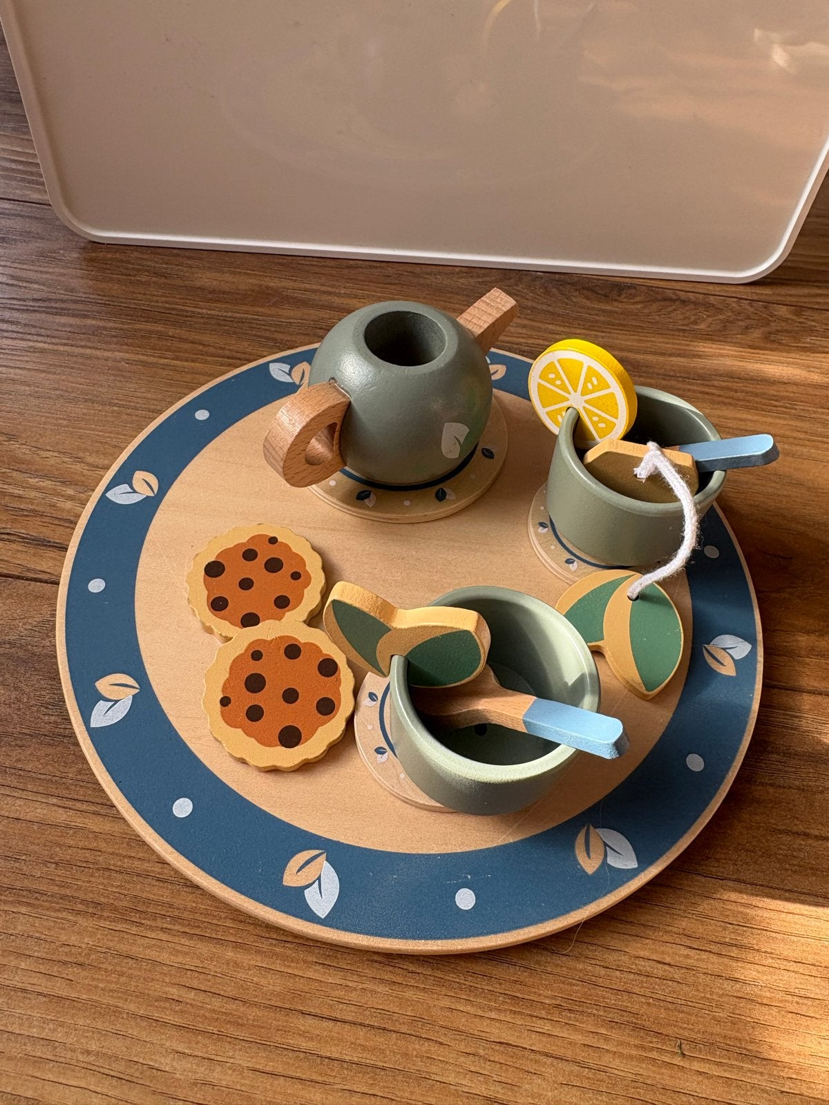 Houten theeservies met koekjes en dienblad, Ophalen, Zo goed als nieuw, Meubelstuk of Keukentje