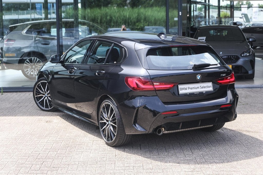BMW 1 Serie 118i Executive M Sport Automaat / M Sportonderst, Auto's, BMW, 136 pk, Gebruikt, Met garantie (alle), Leder en Stof