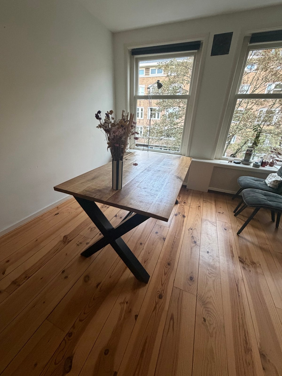 Eettafel van de Bommel - Hout met metalen onderstel, Ophalen, 50 tot 100 cm, Zo goed als nieuw, 150 tot 200 cm