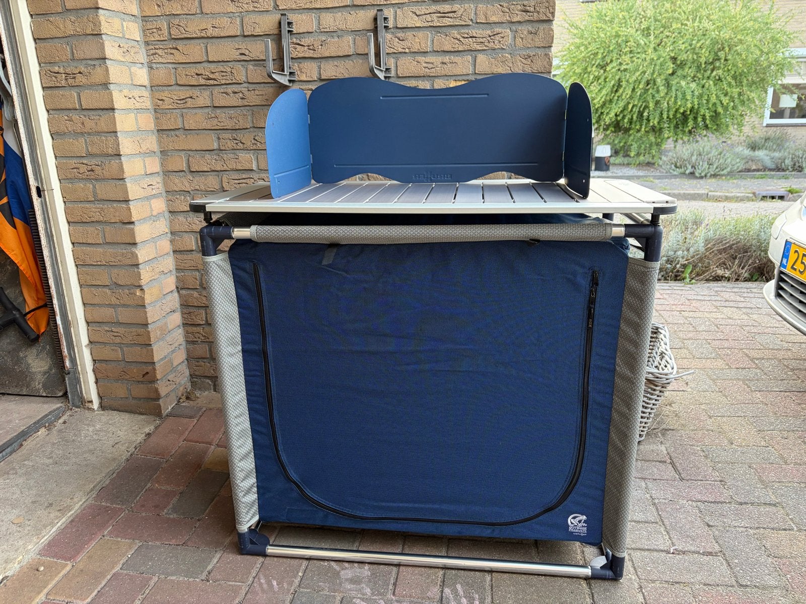 Brunner campingkast met windscherm en opbergtas, Ophalen, Gebruikt