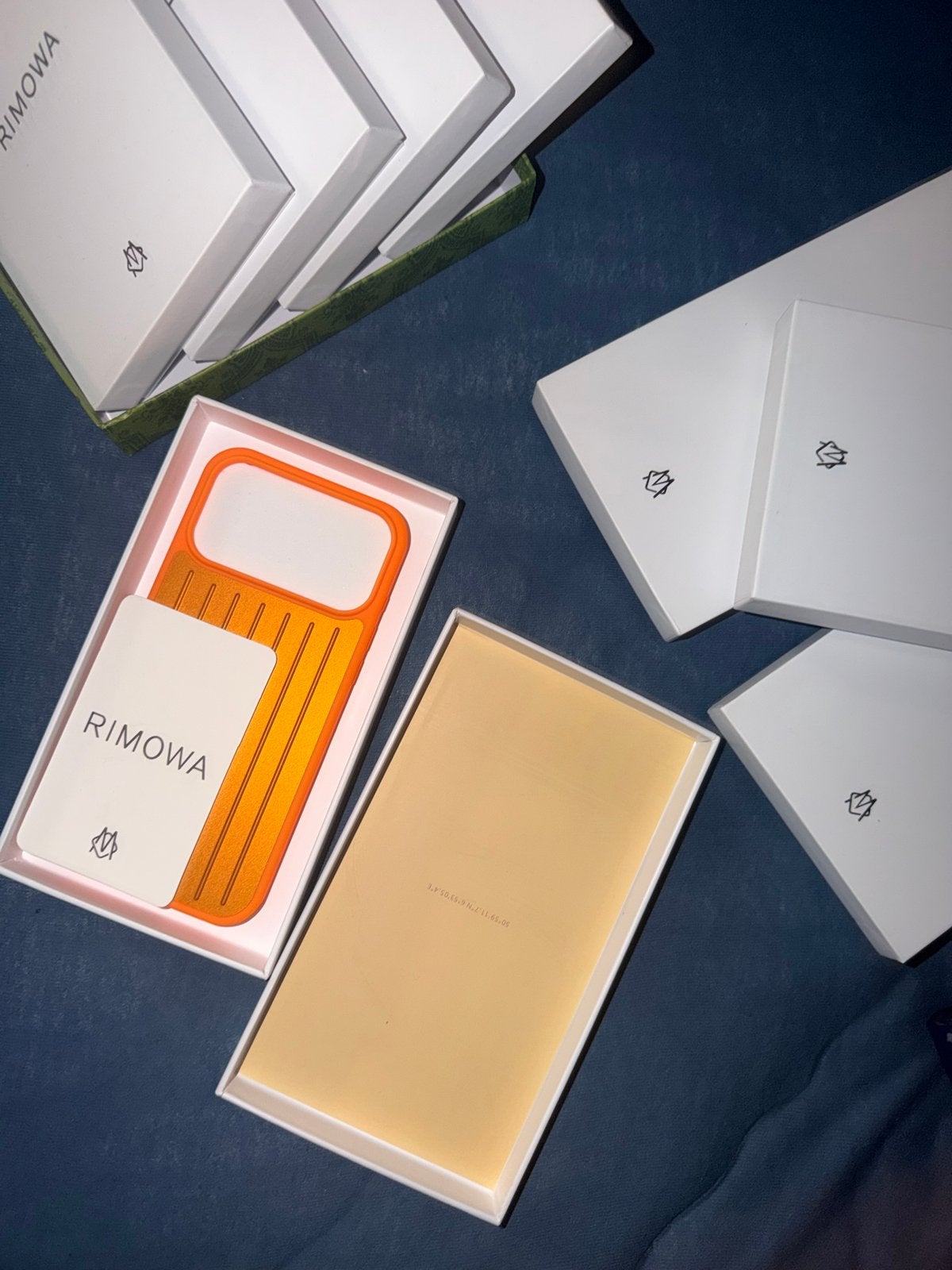 RIMOWA Hoesjes Oranje & Zilver voor iPhone 17 Pro & MAX, Telecommunicatie, IPhone 17, Nieuw, Hoesje of Tasje, Ophalen of Verzenden