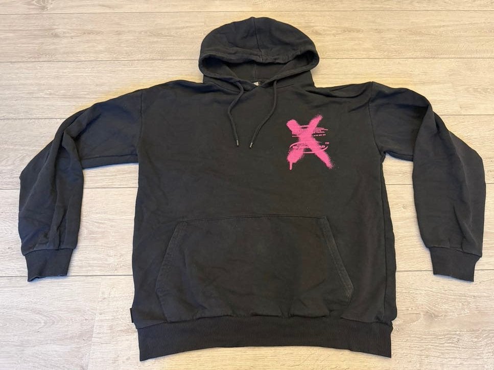Black Squad hoodie met roze print - Maat M, Ophalen of Verzenden, Gedragen, Maat 48/50 (M), Zwart