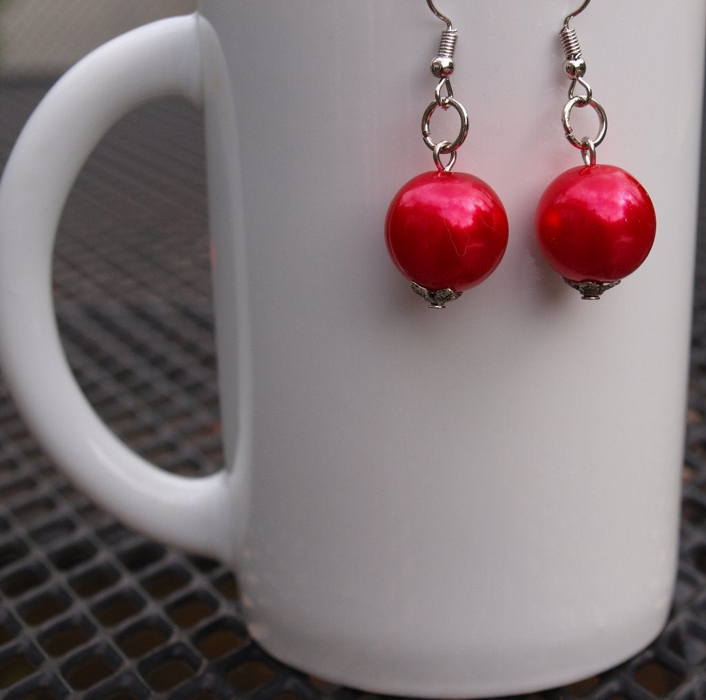 oorbellen van 14 mm rode kraal met zilverkleurige oorhaken, Sieraden, Tassen en Uiterlijk, Oorbellen, Overige materialen, Hangers