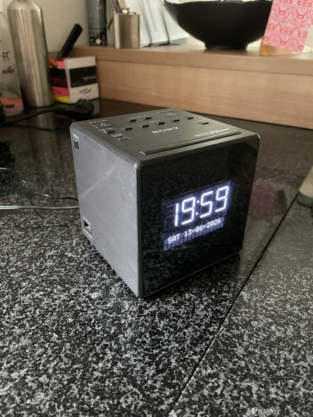 Sony DAB/FM Wekkerradio met USB-oplaadpoort, Ophalen of Verzenden, Zo goed als nieuw, Radio