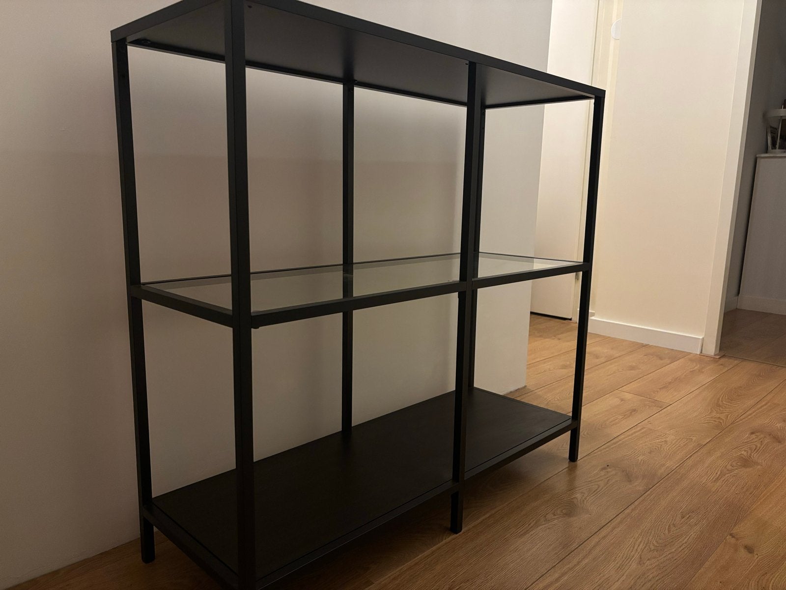 IKEA VITTSJÖ Open Kast - Zwartbruin/Glas 100x93 cm, Ophalen, Gebruikt