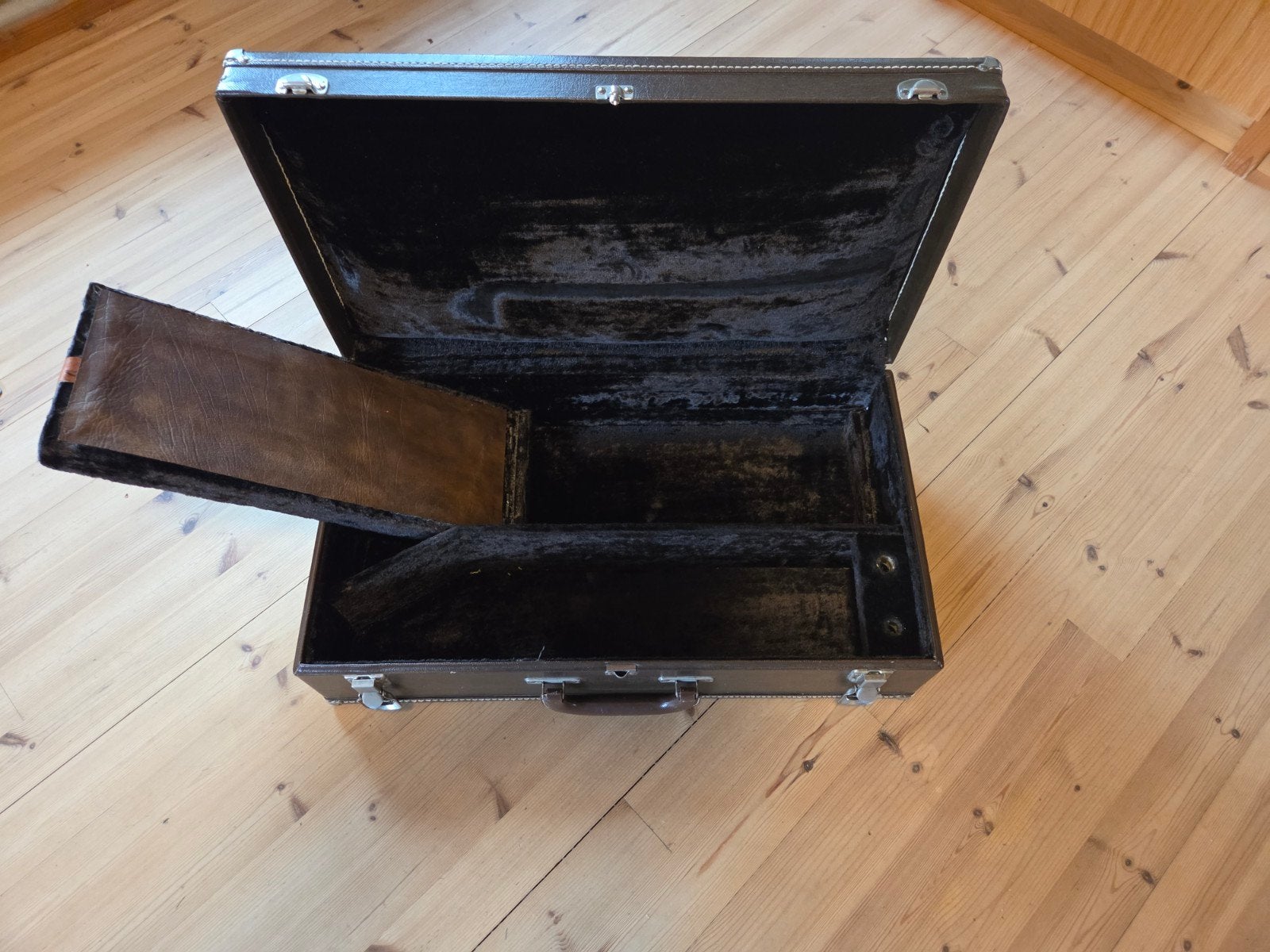 diverse trompetkoffers te koop, Muziek en Instrumenten, Ophalen of Verzenden, Gebruikt, Trompet