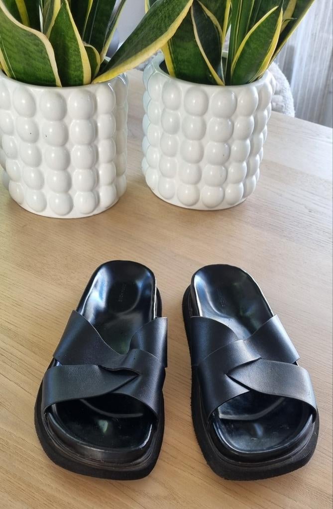 Zwarte slippers van Zara, 39, Ophalen of Verzenden, Zo goed als nieuw, Zwart