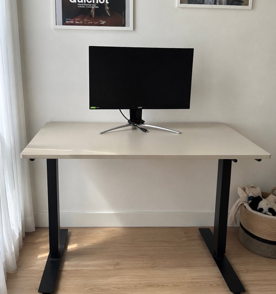 Ikea working desk (height adjustable), Huis en Inrichting, Bureaus, Ophalen, Zo goed als nieuw