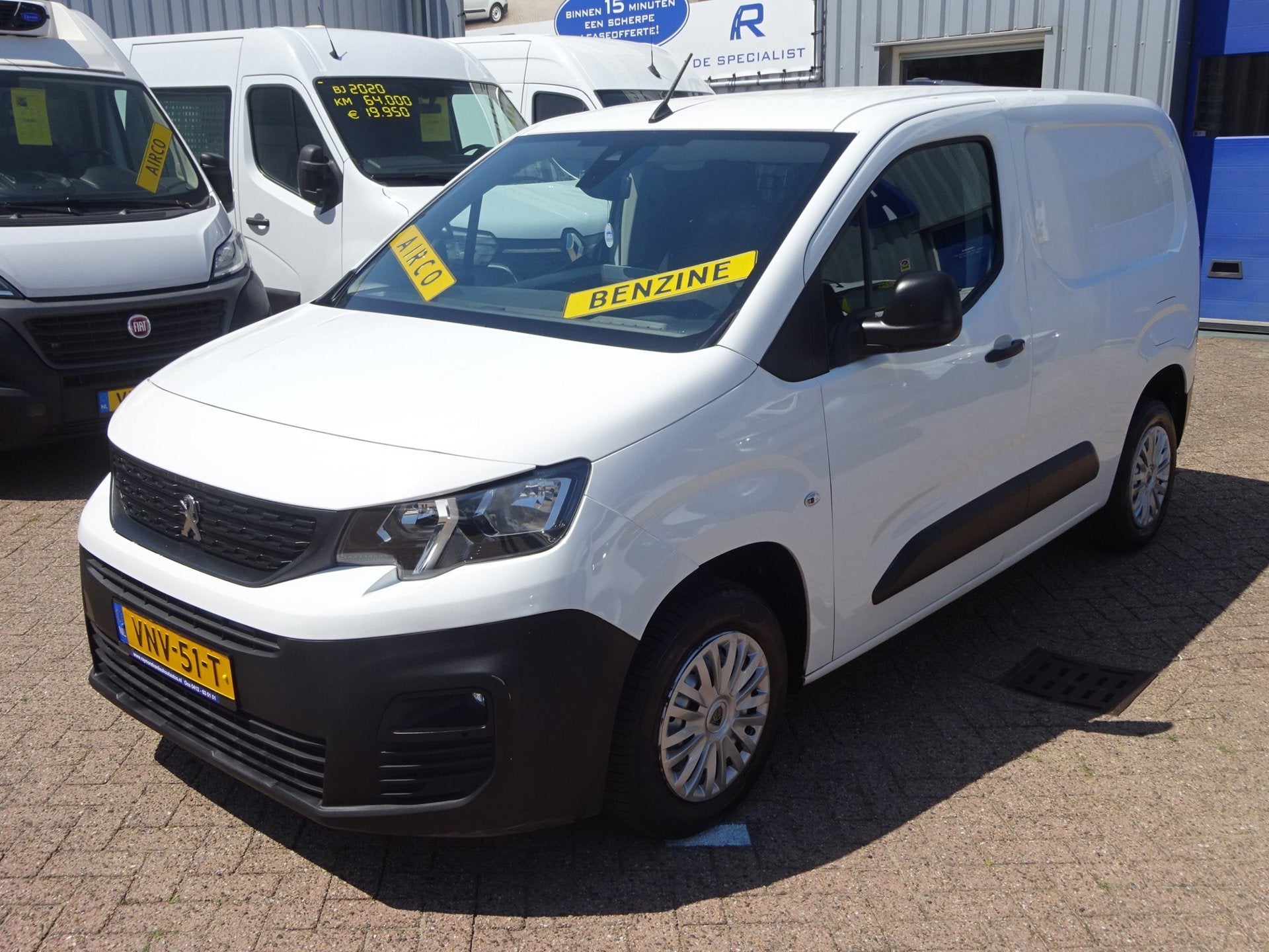 Peugeot Partner 1.2 PureTech Pro BENZINE AIRCO NAVI CRUISE C, Voorwielaandrijving, Dealer onderhouden, Gebruikt, 1199 cc