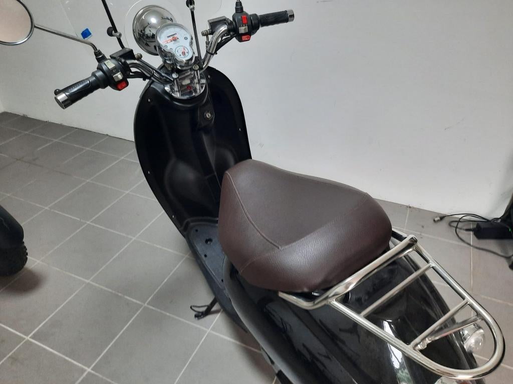 Electrische scooter. Ebretti. Kleur zwart., Ophalen, Zo goed als nieuw, Elektrisch, Overige merken