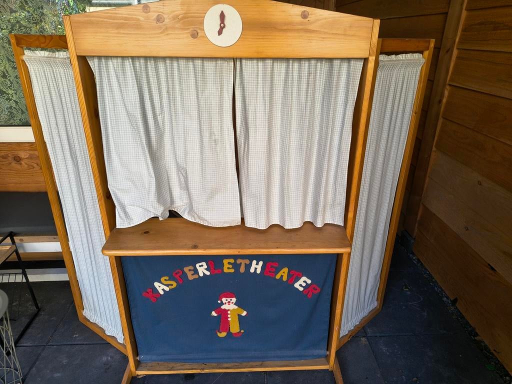Poppentheater met handpoppen, Ophalen