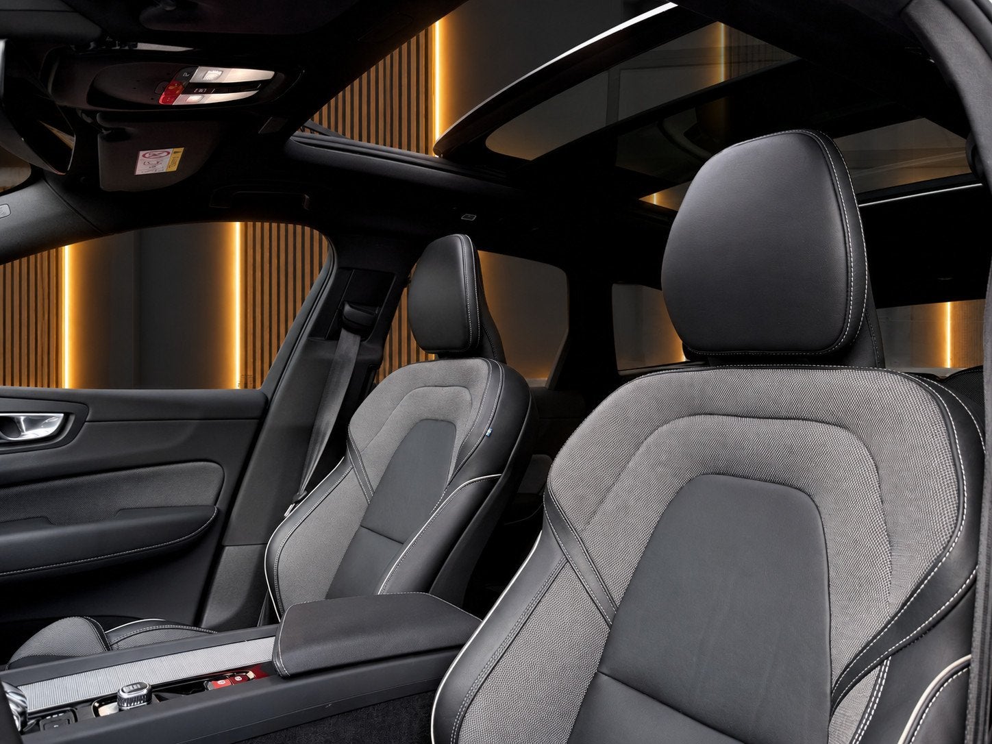 Volvo XC60 2.0 R-Design 398PK AWD Long Range | Pano | H&K |, Automaat, Dealer onderhouden, 4 cilinders, Bedrijf