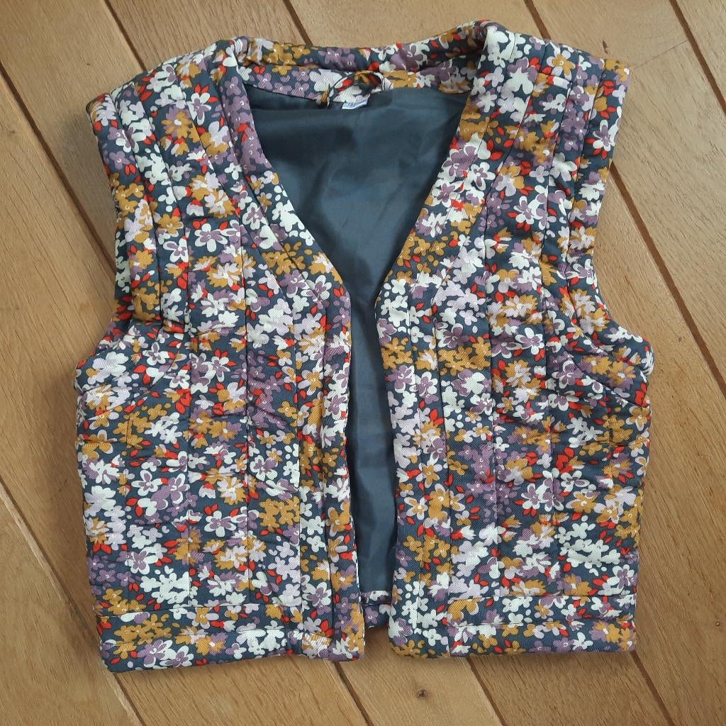 Bodywarmer bloemen maat 122/128 - nieuw -, Ophalen of Verzenden, Nieuw, Meisje, Jas