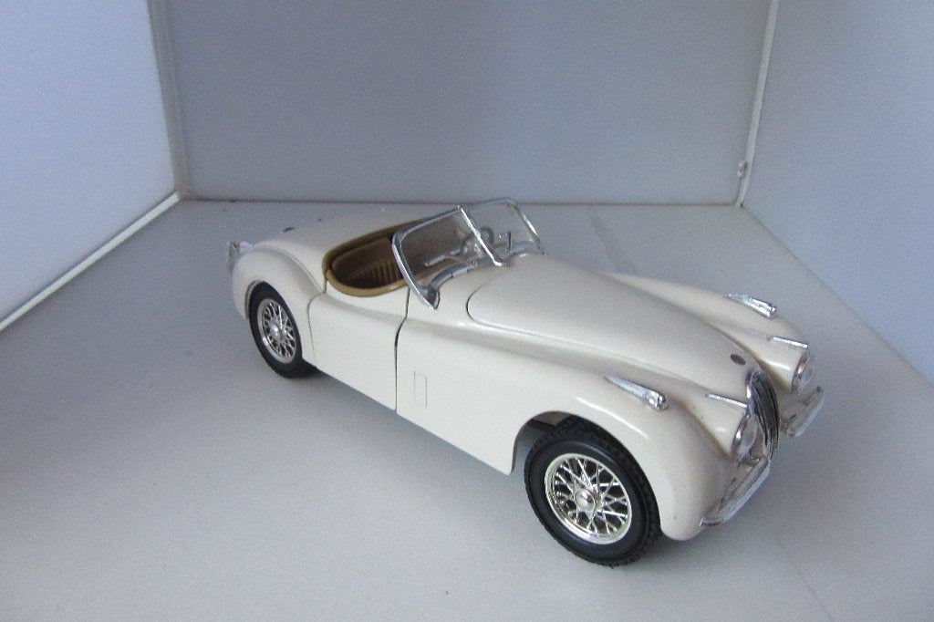 Jaguar  XK 120 1948 1;18, Hobby en Vrije tijd, Modelauto's | 1:18, Ophalen of Verzenden, Zo goed als nieuw, Auto, ERTL