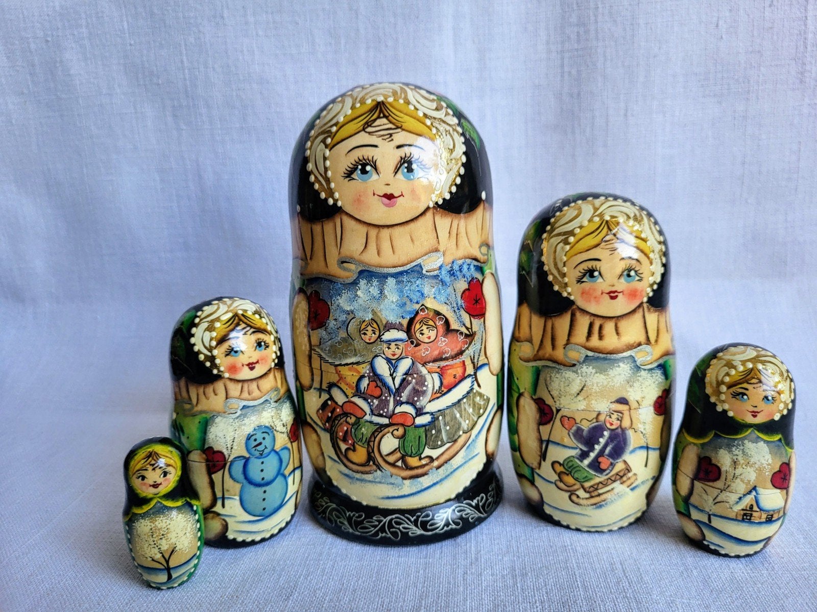 Mooie matroesjka witertafelen 5 delig, Ophalen of Verzenden, Zo goed als nieuw
