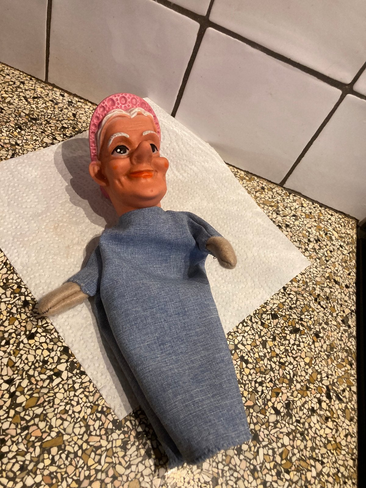 Oude poppenkast pop oma, Ophalen of Verzenden, Gebruikt, Pop