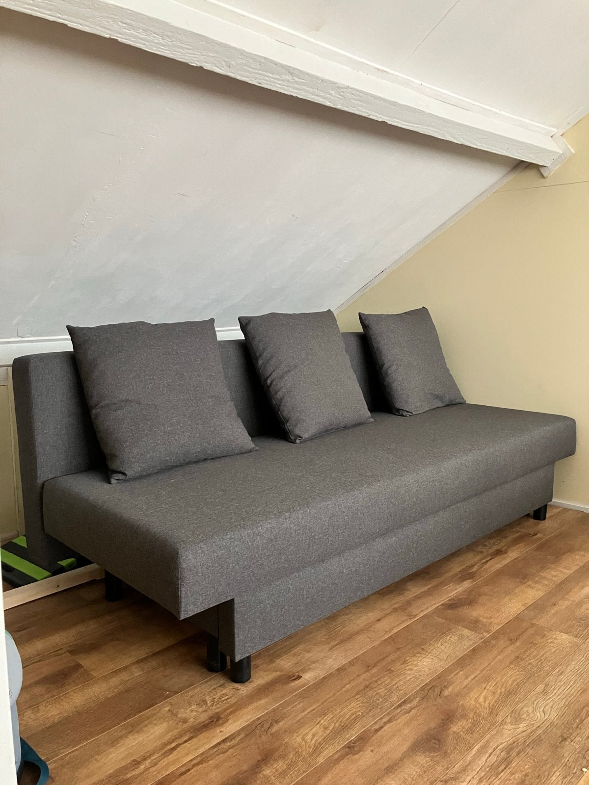 Ikea Asarum slaapbank grijs met 3 kussens - z.g.a.n., Huis en Inrichting, Slaapkamer | Slaapbanken, Ophalen, 190 cm of minder