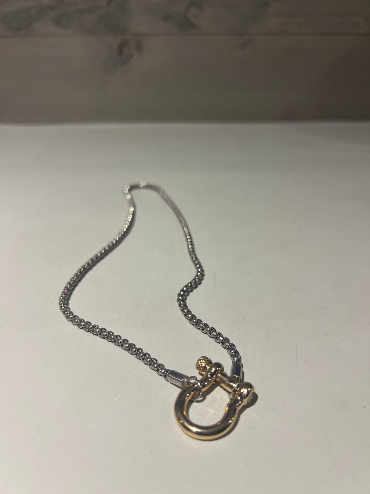 Stijlvolle ketting met gouden sluiting, Overige materialen, N, N, Ophalen of Verzenden