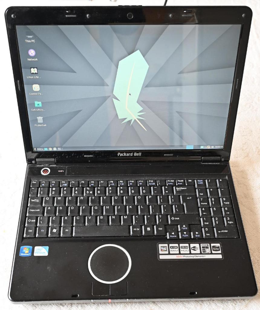 Linux laptop met tas, Ophalen of Verzenden, Gebruikt