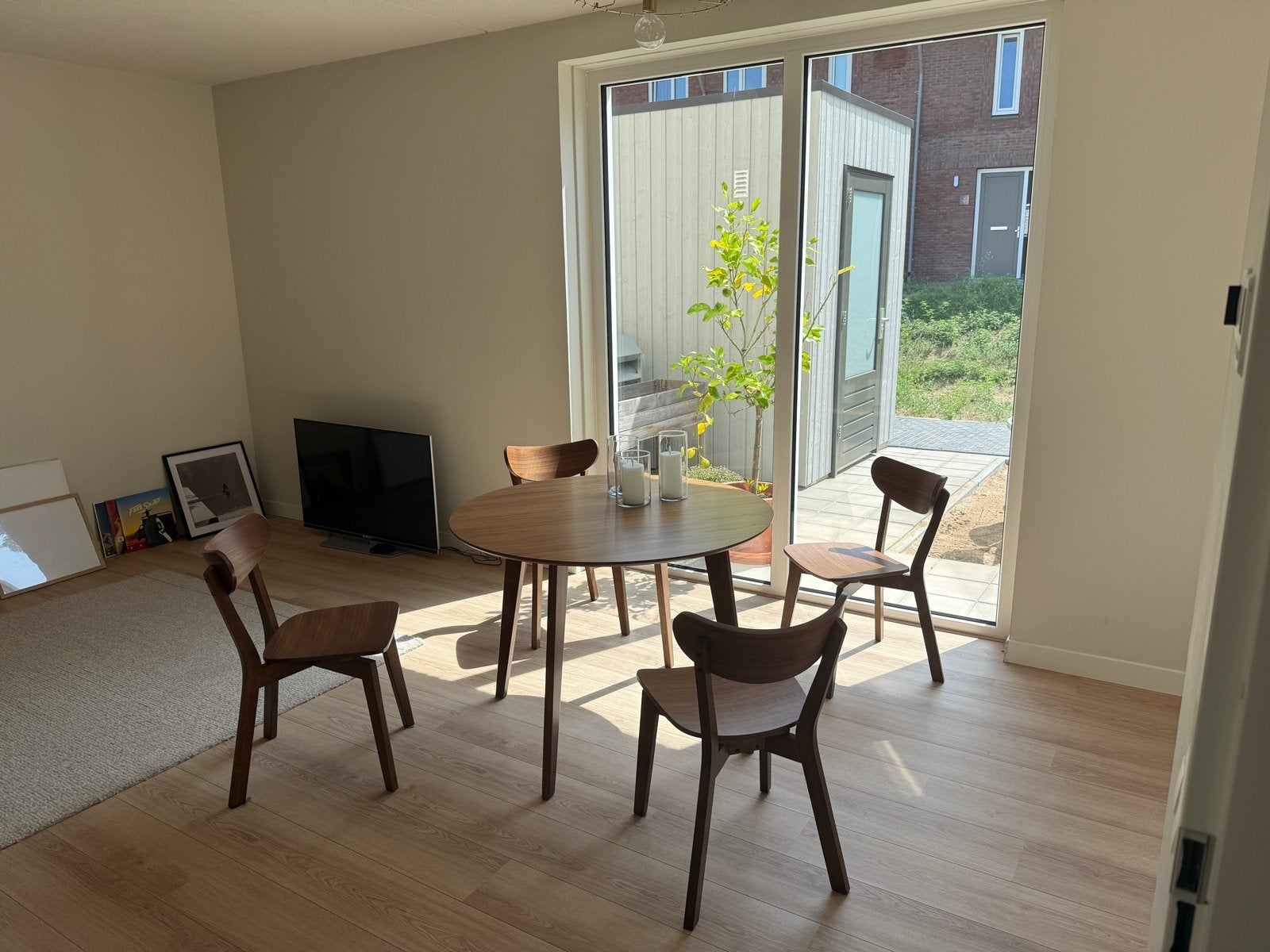by fonQ Scandinavische Eettafel Ø 105 cm Rond, Huis en Inrichting, Tafels | Eettafels, Ophalen, Rond, Zo goed als nieuw, Vier personen