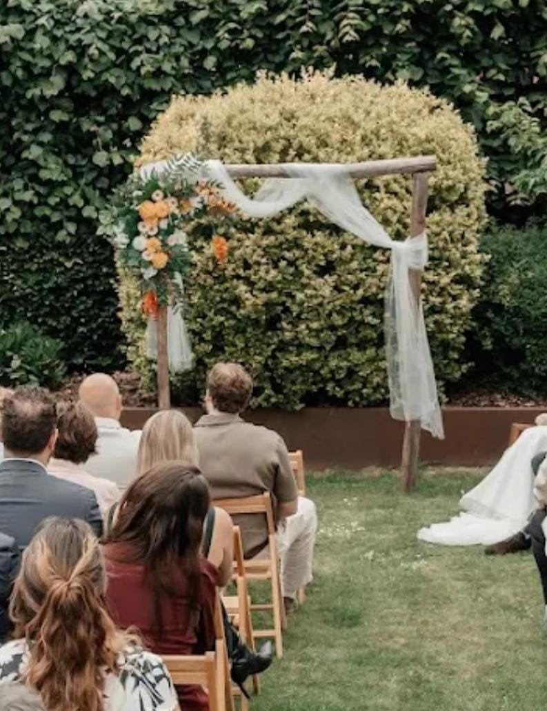 Bloemenboog bruiloft met zijden bloemen en tule, Ophalen, Gebruikt, Meerkleurig, Hout