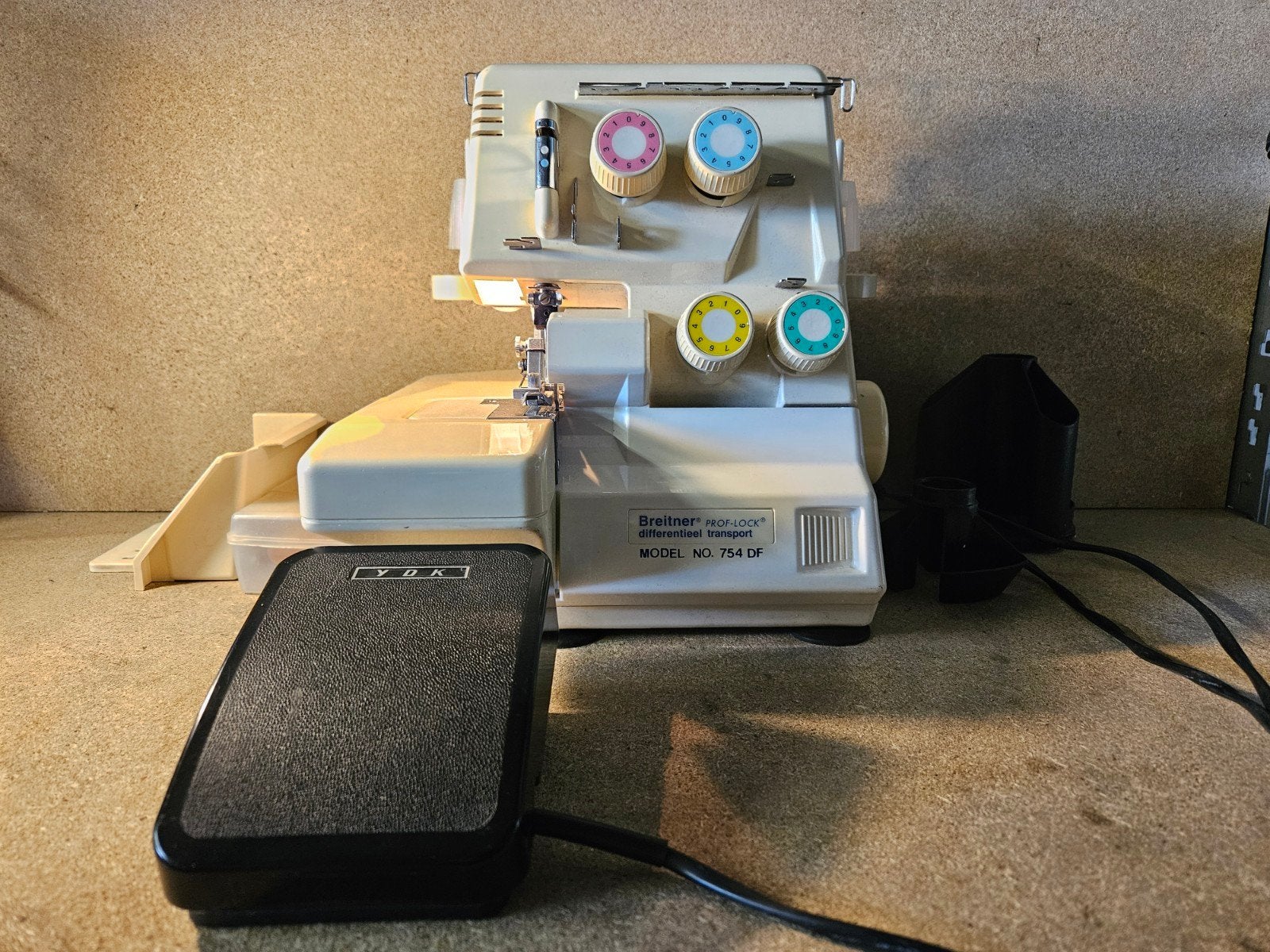 Breitner Prof-Lock model. No. 754 DF Lockmachine, Ophalen, Gebruikt, Lockmachine, Overige merken