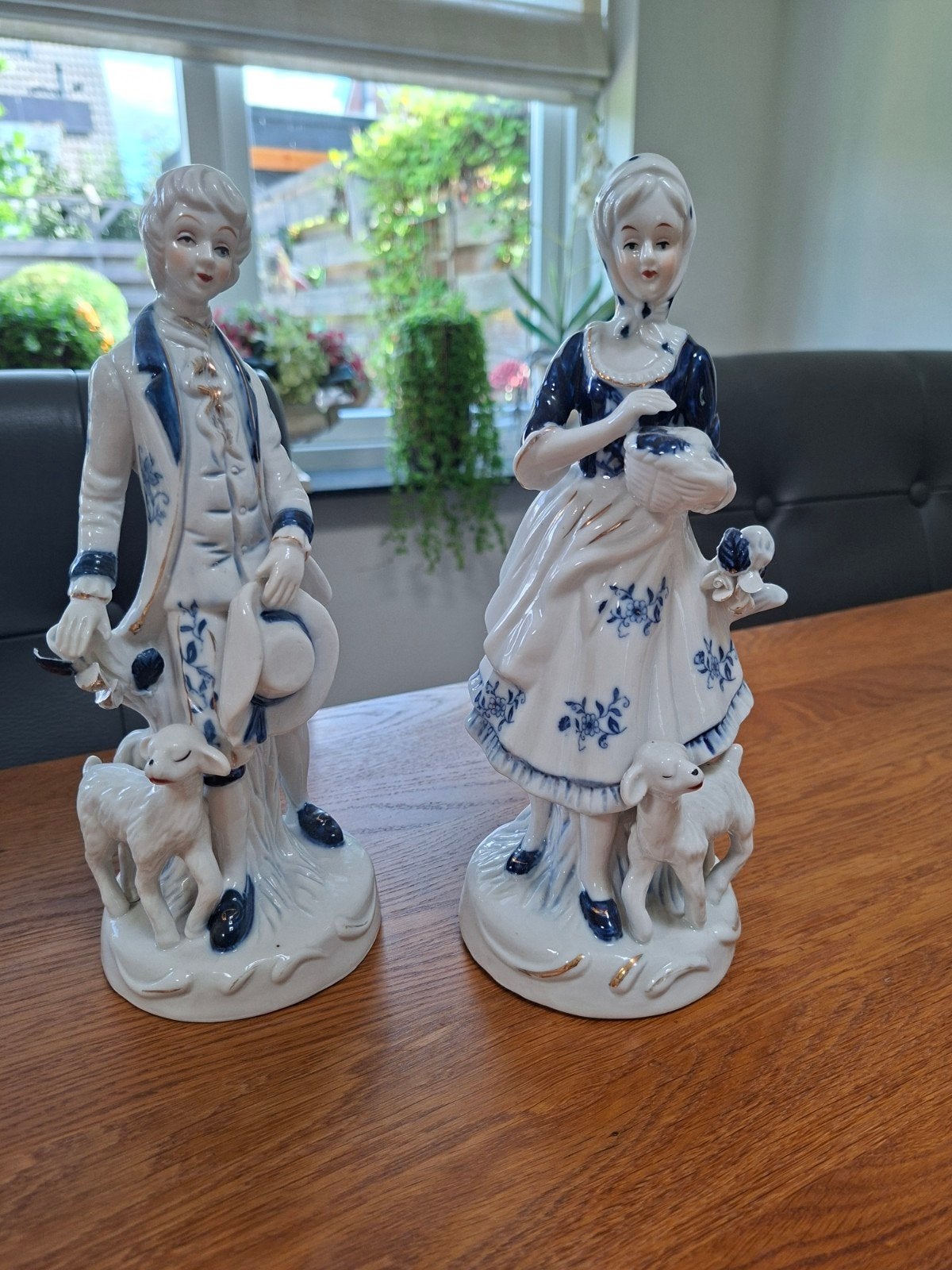 2 beeldjes, Ophalen