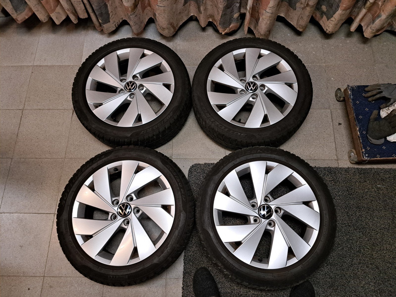 VW Velgen met Pirelli Winterbanden - 205/50 R17, Ophalen