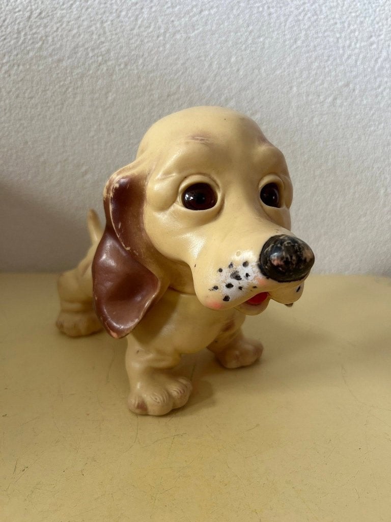 Vintage rubberen Ledraplastic hondje teckel jaren 60 70, Ophalen of Verzenden