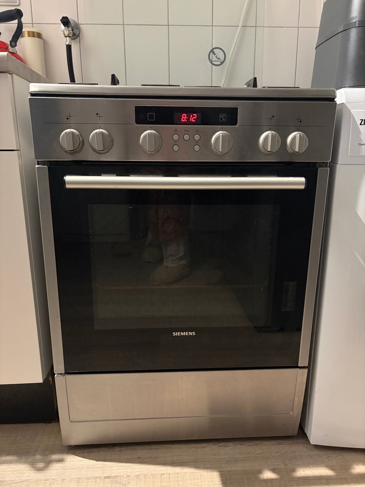 Siemens RVS gasfornuis met oven zeer goede staat, Ophalen, 4 kookzones, Zo goed als nieuw, Gas