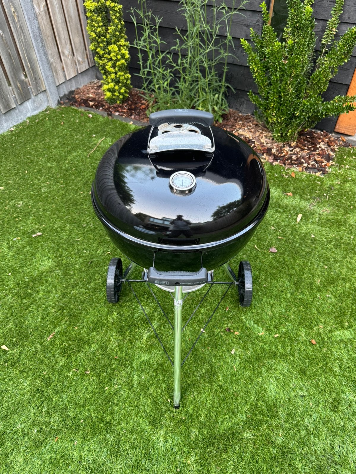 Weber Original Kettle E-4710 47cm met hoes, Ophalen, Zo goed als nieuw, Met accessoires