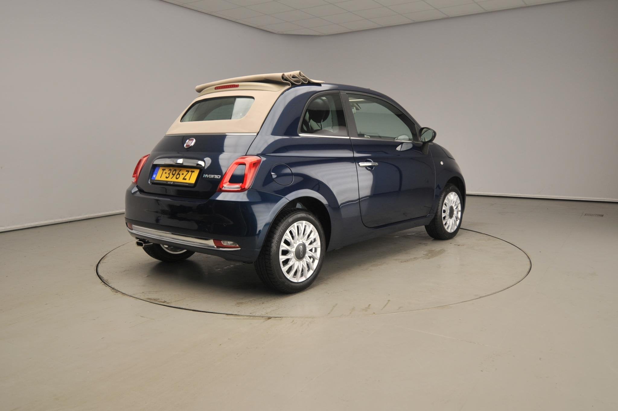 Fiat 500 C 1.0 Hybrid Dolcevita | 12.000 KM | Navi | Parkeer, Stof, Euro 6, Automatische klimaatregeling, Cabriolet