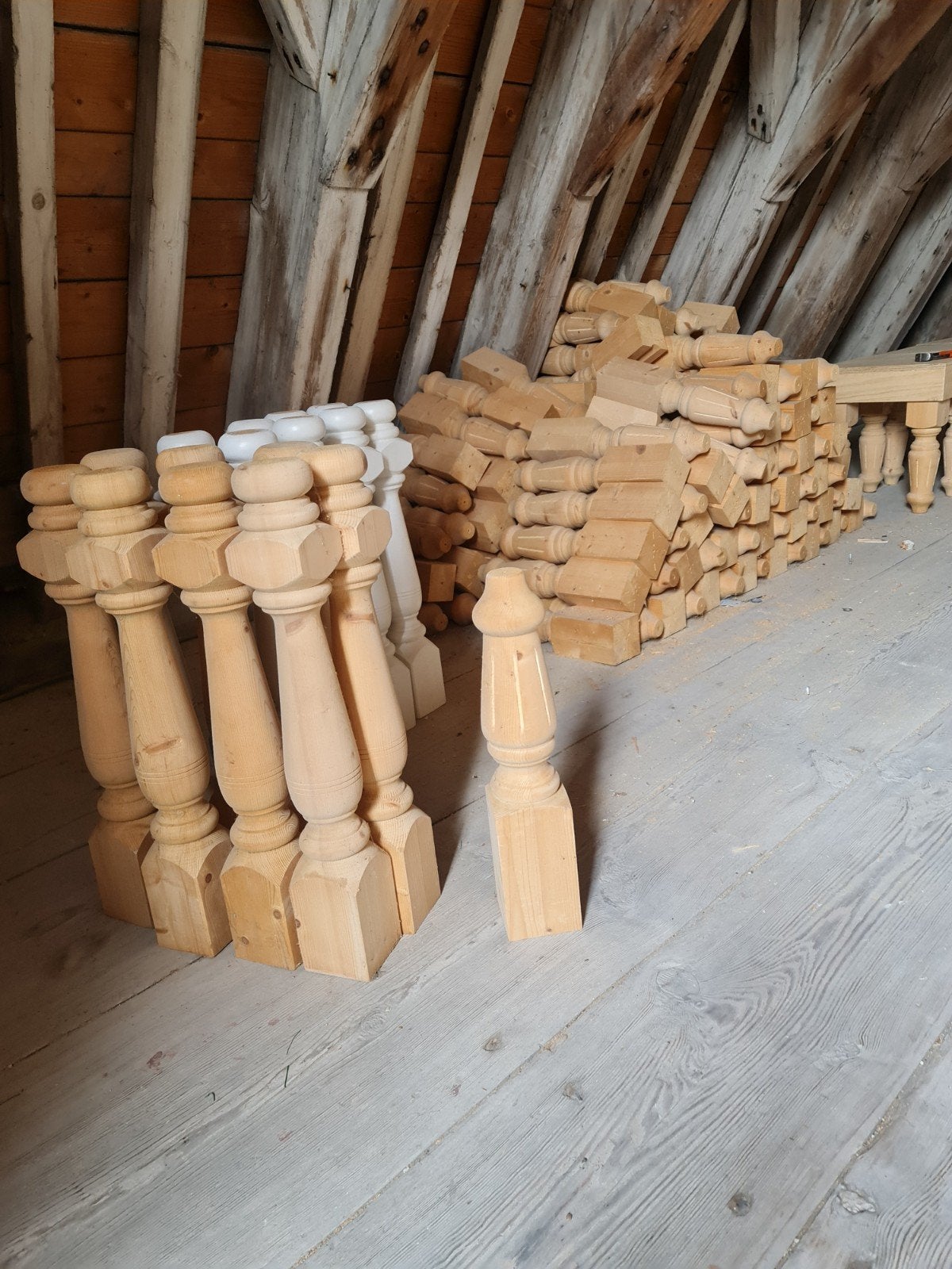 Partij houten tafelpoten - ca. 175 stuks voor knutselaars, Ophalen