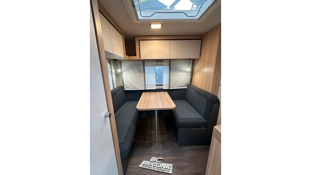 Knaus Sport 420 QD Dwars Bed 210 CM LANG!, Caravans en Kamperen, Serviceluik, Bedrijf, Treinzit, 750 - 1000 kg