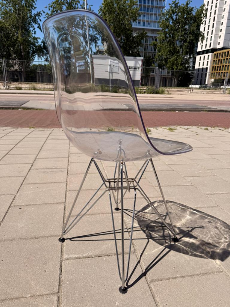 Plexiglas design stoelthe chromen onderstel, Ophalen of Verzenden, Zo goed als nieuw, Eén