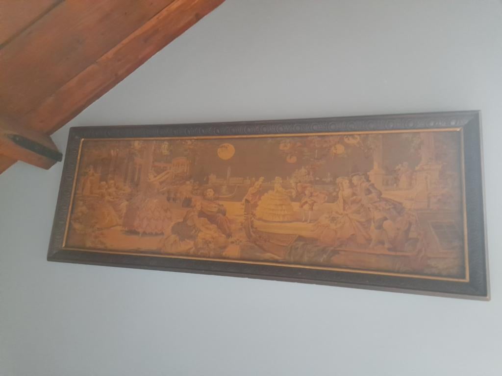 Grote gobelin van bal/feest onder maanlicht, in houten lijs, Ophalen