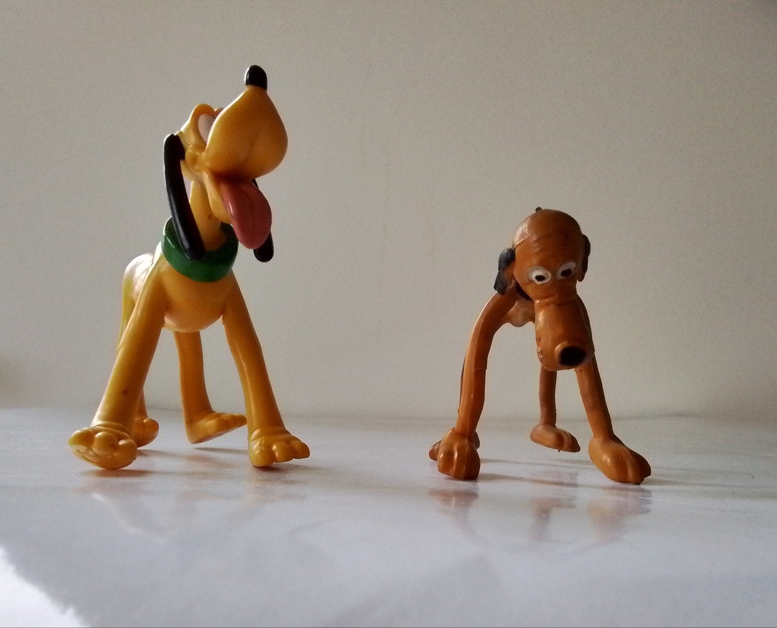 2 Leuke Vintage Gummi Beestjes - Pluto Figuren, Ophalen of Verzenden